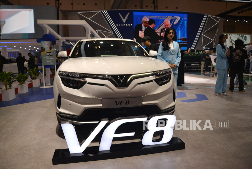 Sejumlah Mobil VinFast dipamerkan saat Ajang Gaikindo Indonesia International Auto Show (GIIAS) 2024 di ICE BSD, Tangerang,Banten (18/7/2024).