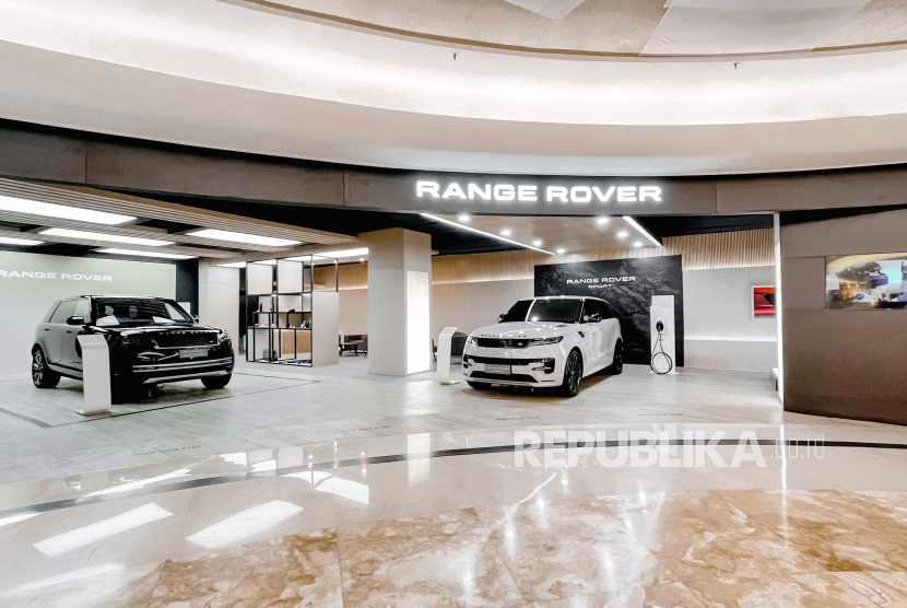 PT JLM Auto Indonesia hadirkan Range Rover Boutique di Plaza Indonesia. 