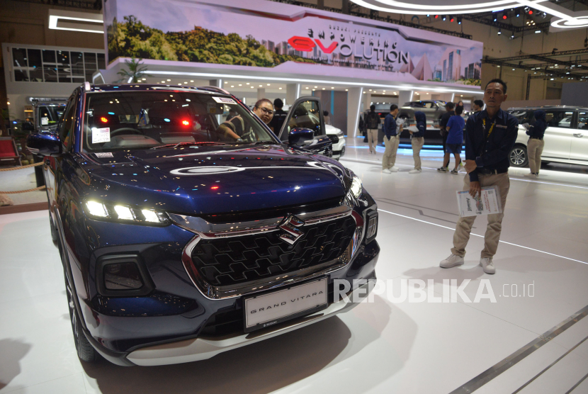 Sejumlah Mobil Suzuki dipamerkan saat Ajang Gaikindo Indonesia International Auto Show (GIIAS) 2024 di ICE BSD, Tangerang,Banten (18/7/2024).