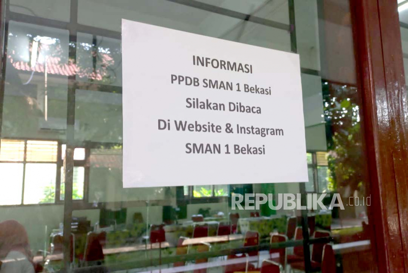 Suasana ruang verifikasi PPDB online di SMAN 1 Kota Bekasi, Rabu (12/7/2023).