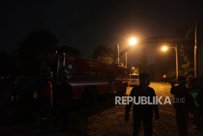 Suasana Batalyon Artileri Medan (Yonarmed) 07/155 GS Kodam Jaya pasca ledakan gudang peluru di Ciangsana, Kabupaten Bogor, Sabtu (30/3/2024). Menurut Panglima Kodam Jayakarta kebakaran terjadi pada pukul 18.05 WIB dari gudang amunisi yang sudah kadaluawarsa dan tidak ada korban jiwa.