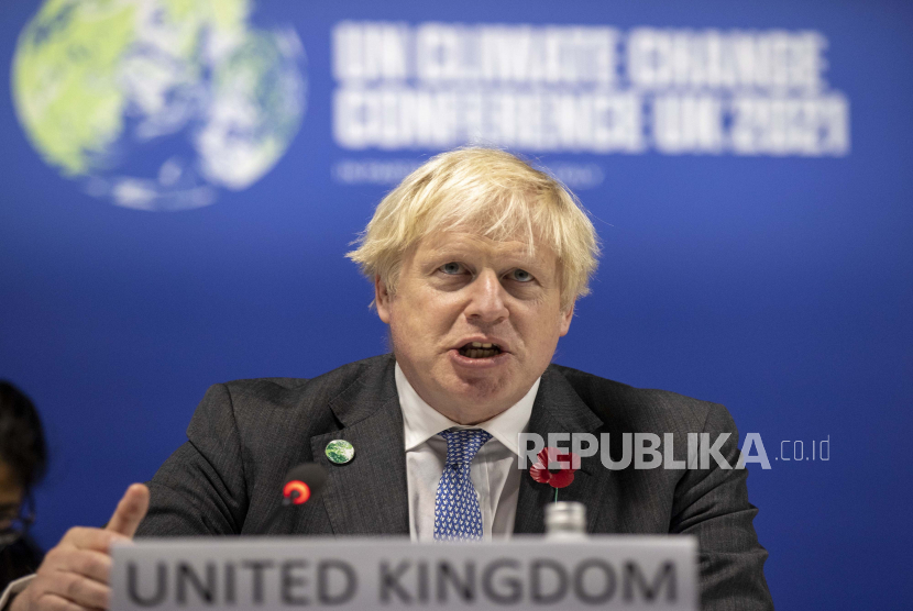 Boris Johnson dari Inggris berbicara, selama upacara pembukaan KTT COP26 di Glasgow, Senin, 1 November 2021. Negosiasi soal konsumsi batu bara dan kompensasi negara kaya masih menemui kebuntuan.
