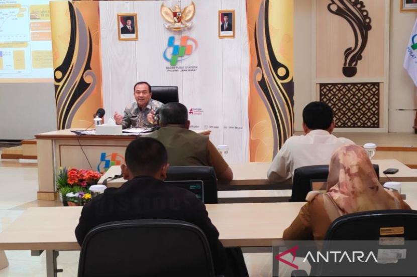 Inflasi Jabar Oktober 2025 Dipicu Kenaikan Harga Emas dan Program MBG