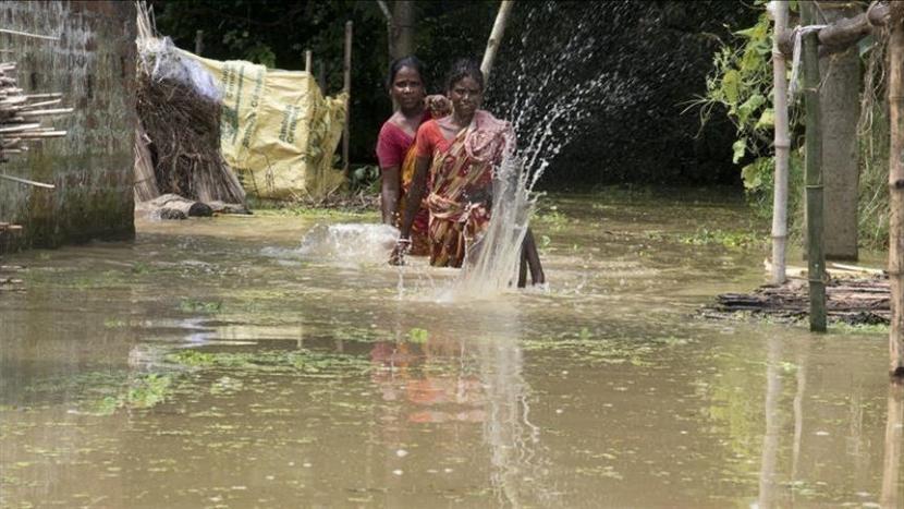 Pusat Penanggulangan Bencana mengatakan lebih dari 5.000 orang mengungsi di Sri Lanka akibat banjir.