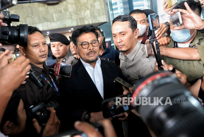 Menteri Pertanian Syahrul Yasin Limpo menjawab pertanyaan wartawan usai memenuhi panggilan KPK di Gedung KPK lama. KPK sebut penyelidikan dugaan korupsi di Kementerian Pertanian soal jual beli jabatan