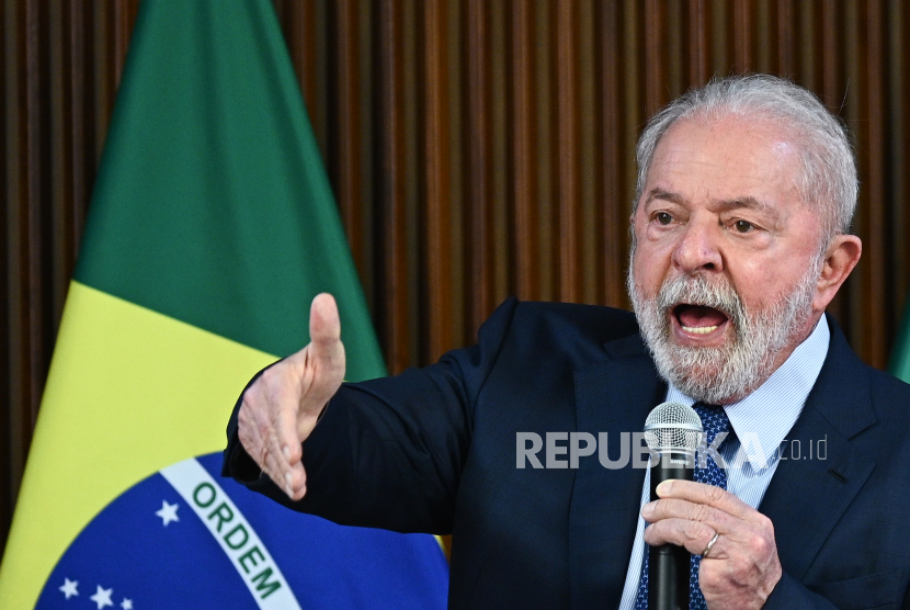 Presiden Brasil, Luiz Inacio Lula da Silva, melakukan kunjungan pertamanya ke Eropa sejak ia kembali menjadi presiden