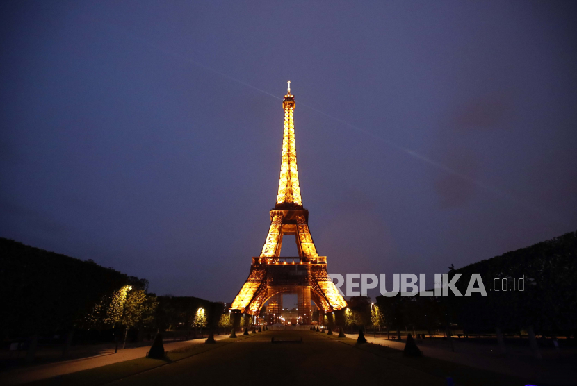 Menara Eiffel di Paris, Prancis penuh dengan karat dan membutuhkan perbaikan menyeluruh