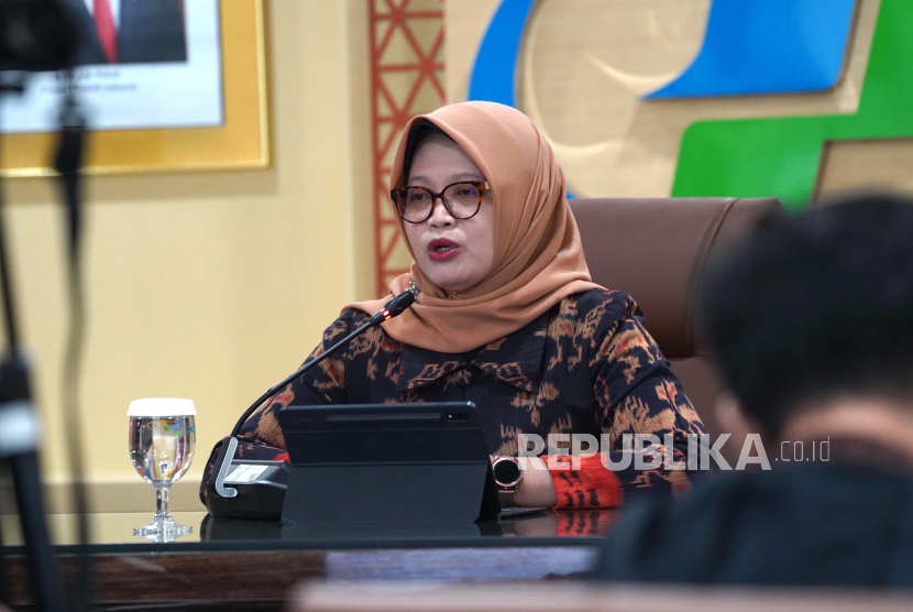 Deputi Bidang Statistik Distribusi dan Jasa BPS, Pudji Ismartini menjelaskan dara neraca perdagangan ekspor impor Indonesia November 2023, Jumat (15/12/2023). 