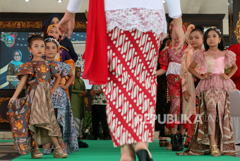 Mendikbudristek Nadiem Makarim menyatakan bahwa batik adalah simbol terkuat persatuan dan kebhinnekaan.