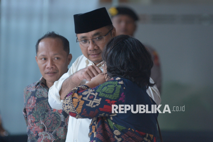 Mantan menteri agama Yaqut Cholil Qoumas usai menjalani pemeriksaan di Gedung Merah Putih KPK, Jakarta, Senin (1/9/2025). Yaqut Cholil Qoumas dimintai keterangan sebagai saksi selama tujuh jam terkait kasus dugaan korupsi kuota haji untuk penyelenggaraan ibadah haji tahun 2023-2024.