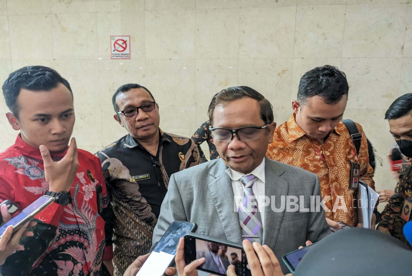 Menteri Koordinator Politik, Hukum, dan Keamanan (Menkopolhukam) Mahfud MD menanggapi vonis terhadap Bharada Richard Eliezer di Gedung Nusantara II, Kompleks Parlemen, Jakarta, Rabu (15/2/2023).