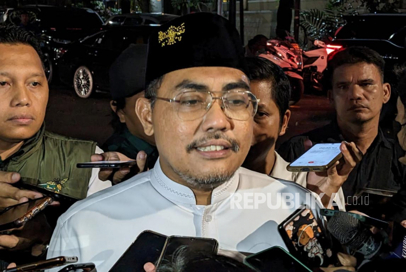 Wakil Ketua Umum Partai Kebangkitan Bangsa (PKB), Jazilul Fawaid di depan kediaman Prabowo Subianto, Jakarta, Senin (10/4) malam.