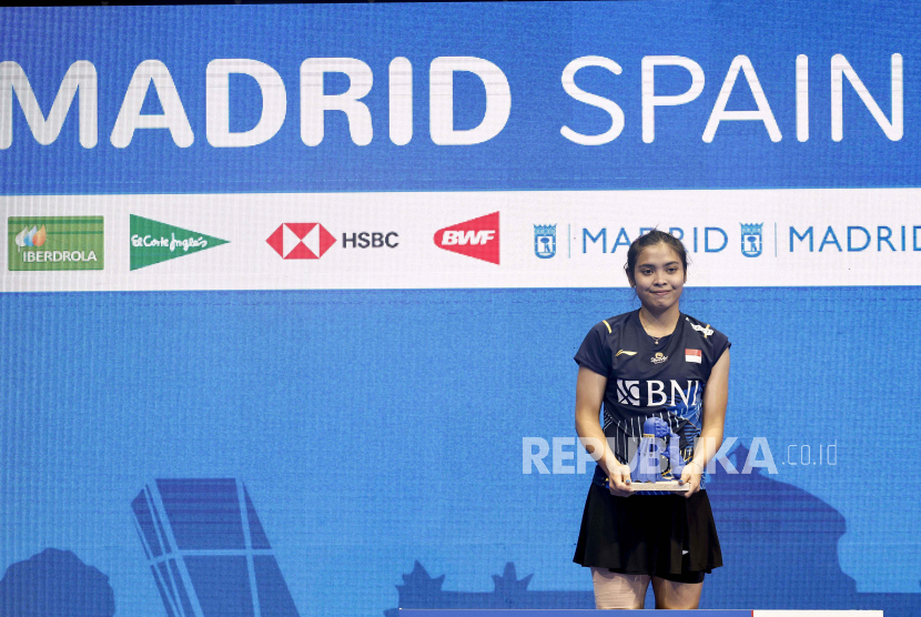 Gregoria Mariska Tunjung dari Indonesia merayakan kemenangan final tunggal putri bulu tangkis di Madrid Spain Badminton Masters di Madrid, Spanyol, Ahad (2/4/2023).