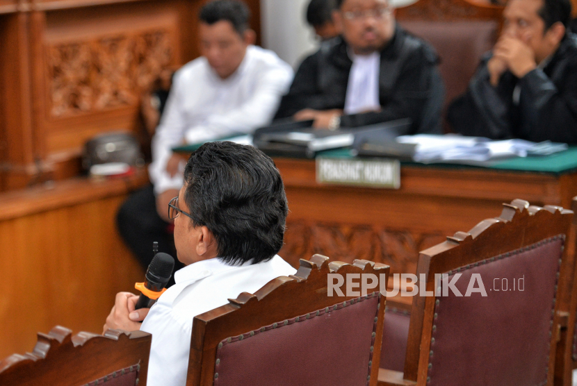 Terdakwa Ferdy Sambo bersiap memberikan keterangan saksi dalam sidang lanjutan dengan terdakwa Richard Eliezer, Kuat Maruf dan Ricky Rizal di Pengadilan Negeri Jakarta Selatan, Rabu (7/12/2022). 