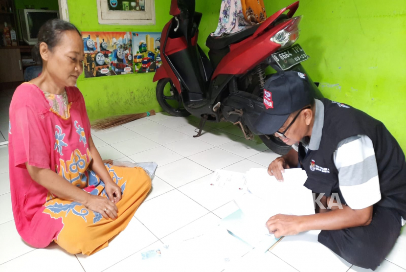 Petugas pemuktahiran data pemilih (Pantarlih) Kota Bekasi sudah mulai melakukan pelaksanaan pencocokan dan penelitian (coklit). 