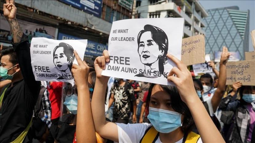 Kelompok masyarakat sipil pengawas tahanan politik di Myanmar mencatat sebanyak 564 orang tewas dalam kudeta militer sejak 1 Februari 2021.