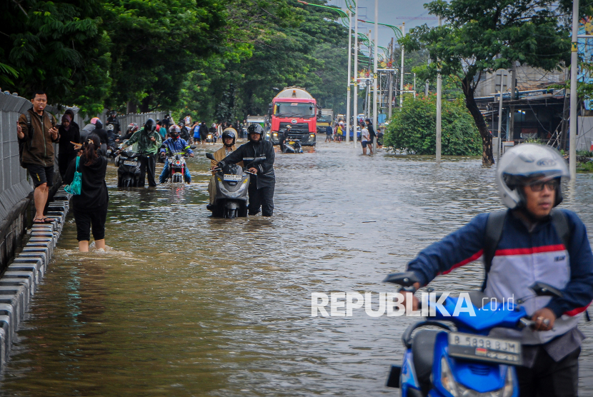 Tampik Kritik Walhi, Pramono Klaim tak Ulang Cara Lama untuk Atasi Banjir Jakarta