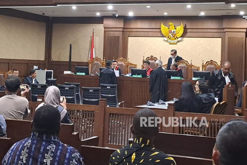 Suasana dalam ruang sidang kasus Lukas Enembe di Pengadilan Negeri Jakarta Pusat, Senin (17/6/2023).