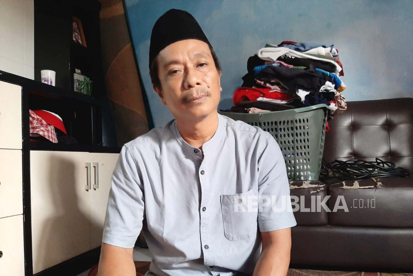 Pemotor yang tertabrak truk hebel di Lenteng Agung Selasa lalu, Umar Dani (52 tahun) beserta istrinya Siti Robiah (42 tahun) saat ditemui di rumahnya di Kelurahan Tanjung Barat, Jagakarsa, Jakarta Selatan, Jumat (25/8/2023).