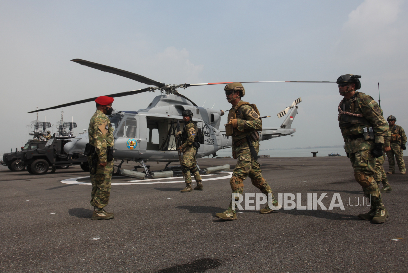 Penyematan Brevet Manusia Katak Kepada Pangkoarmada Ii | Republika Online