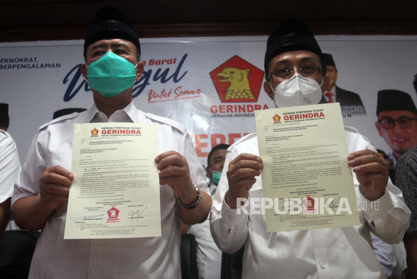 Wakil gubernur Sumatera Barat Nasrul Abit (kiri) dan Bupati Kabupaten Agam Indra Catri (kanan) 