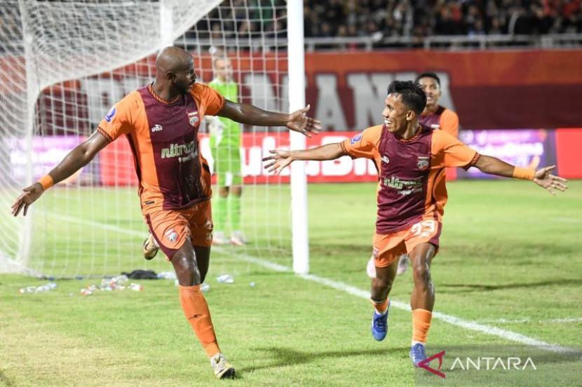 Arema Jamu Persija dan Borneo Tantang Semen Padang di Super League