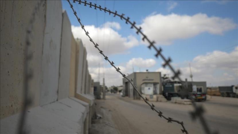 Israel pada Selasa pagi (11/5) memutuskan untuk menutup perbatasan Karem Abu Salem, rute perdagangan komersial utama Gaza