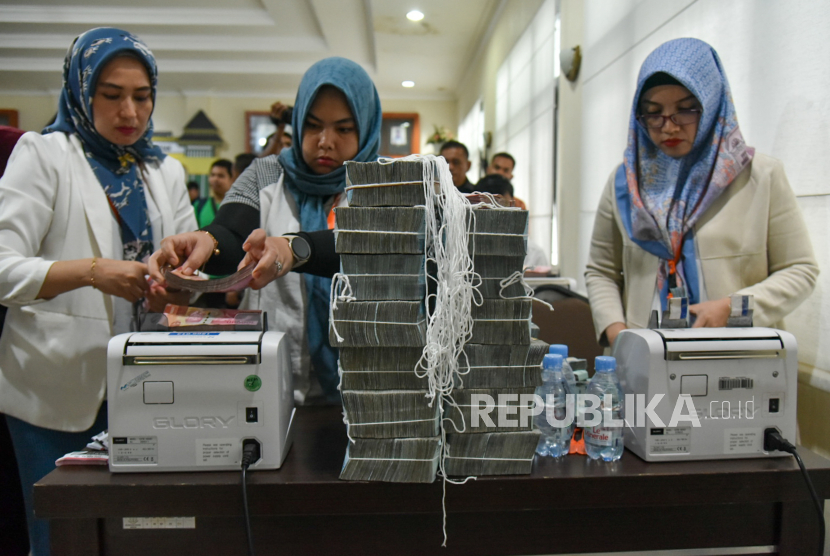 Pemerintah kembali menambah penempatan dana ke perbankan nasional dan daerah sebesar Rp76 triliun per 10 November 2025.