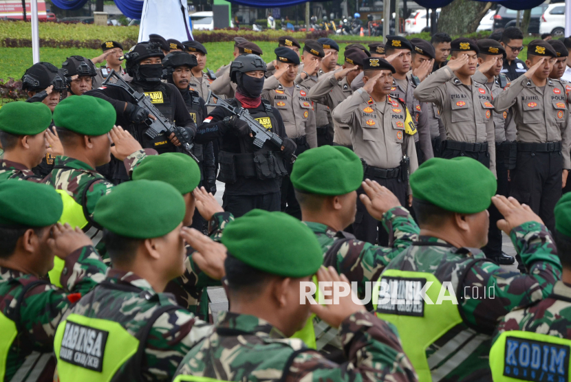 Apel Kesiapan Satuan Tugas Pemberantasan Premanisme Kota Bandung Tahun 2025, di Plaza Balai Kota Bandung, Kamis (27/3/2025).