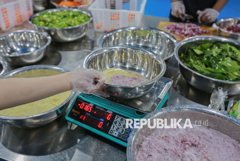 SPPG Mustikasari Bekasi Bantah Video Viral Menunya Hanya Ubi dan Pisang