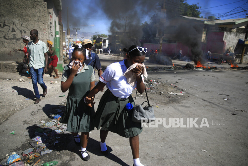 Rombongan pelajar di Port-au-Prince, Haiti, Kamis, 26 Januari 2023.