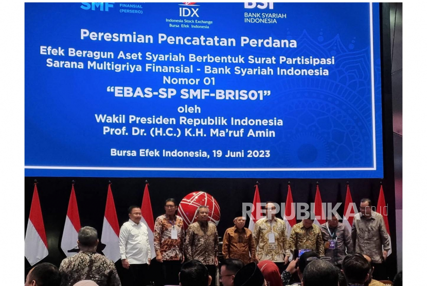Efek Beragun Asset syariah (EBAS) pertama di Indonesia, EBAS-SP SMF-BRIS01 hasil kerjasama antara PT Bank Syariah Indonesia Tbk (IDX: BRIS) dan PT Sarana Multigriya Finansial (SMF) telah resmi dicatatkan di Bursa Efek Indonesia, Senin (19/6/2023).