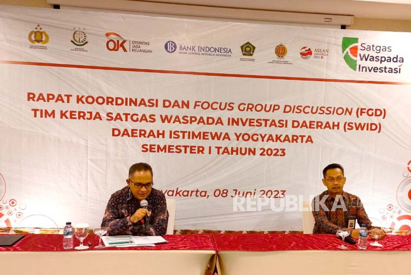 konferensi pers Rapat Koordinasi dan Focus Group Discussion (FGD) Satgas Waspada Investasi Daerah (SWID) OJK DIY di The Alana Yogyakarta, Kamis (8/6/23). 