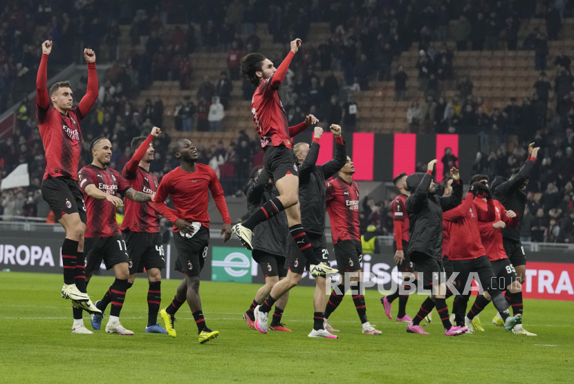 Pemain AC Milan saat berlaga di playoff 16 besar Liga Europa.
