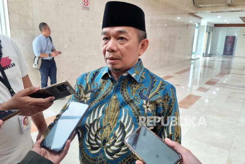 Ketua Fraksi Partai Keadilan Sejahtera (PKS) DPR yang juga anggota Komisi I DPR Jazuli Juwaini di Gedung Nusantara II, Kompleks Parlemen, Jakarta, Kamis (9/11/2023). 