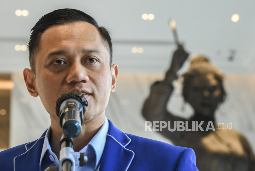 Ketua Umum Partai Demokrat Agus Harimurti Yudhoyono memberikan keterangan pers usai menggelar pertemuan tertutup di Kantor DPP Nasdem, Jakarta, Kamis (23/6/2022).  Pada hari ini AHY dijadwalkan bertemu dengan Ketum Gerindra Prabowo Subianto.