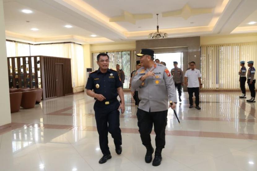 <i>Kapolda Kepri-Dirjen Bea Cukai tegaskan komitmen pengawasan perbatasan</i>.