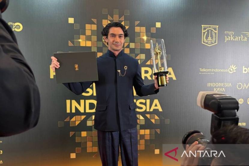 Reza Rahadian raih Piala Citra kategori penulis skenario terbaik FFI.