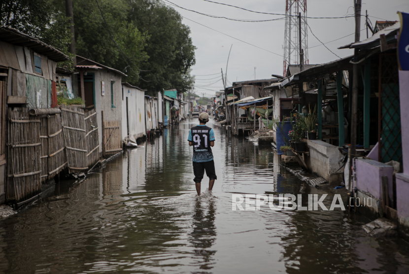 Seorang korban banjir Sintang, Kalimantan Barat, meninggal dunia di rumahnya.