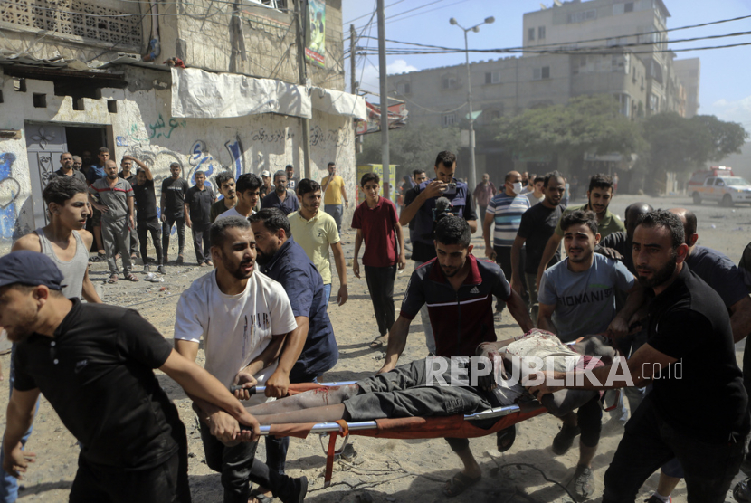 Jurnalis Gaza, Noor Harazeen menggambarkan serangan Israel ini seperti pembantaian massal. 