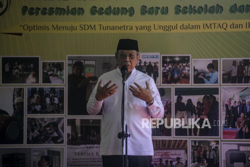 Walikota Tangerang Selatan Benyamin Davnie. Pemkot Tangsel mulai memberlakukan kebijakan 50 persen ASN WFH pada Senin.