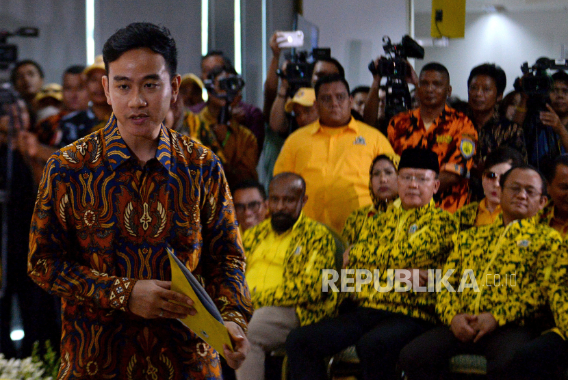 Wali Kota Solo Gibran Rakabuming Raka usai menerima rekomendasi sebagai cawapres dalam Rapimnas II Partai Golkar di Kantor DPP Partai Golkar, Jakarta Barat, Sabtu (21/10/2023).