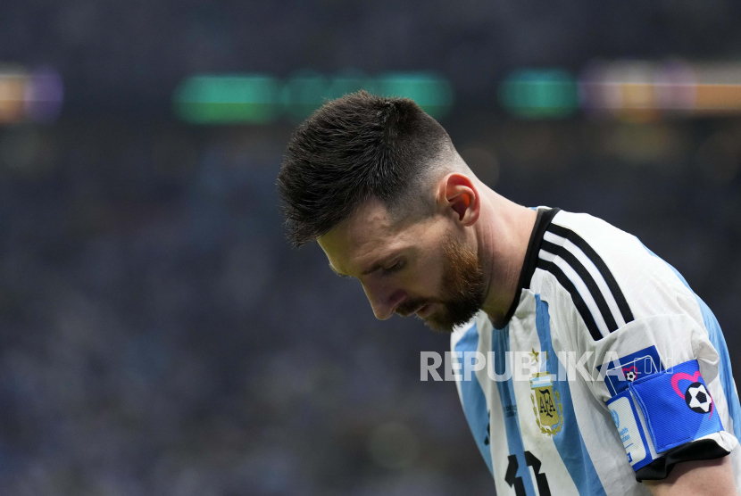 Bintang asal Argentina, Lionel Messi. Legenda sepak bola dunia asal Brasil, Pele, yang hari ini, Jumat (30/12/2022) meninggal, pernah sebut Messi sebagai pemain terbaik dunia sepanjang masa.