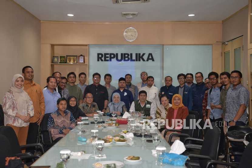 Focus Group Discussion (FGD) Communication Strategy One Year Anniversary of Israeli Attack on Gaza at Republika Offices, Jakarta, Friday (27/9/2024). Republika holds FGD on topic Don't Forget Palestine