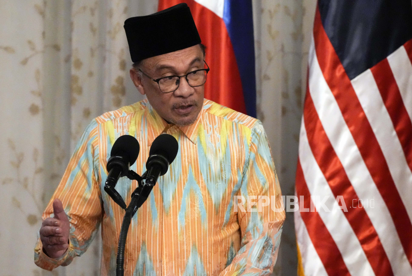  Perdana Menteri Malaysia Anwar Ibrahim. Malaysia menargetkan untuk menuntaskan persoalan kemiskinan ekstrem yang dihadapi oleh sekitar 130.000 kepala keluarga di negara tersebut pada 2023.