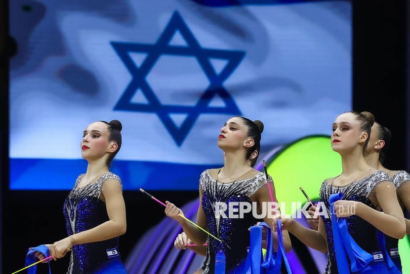 Tim senam ritmik Israel saat mengikuti Kejuaraan Dunia Senam Ritmik FIG ke-41 di Parque Olimpico Carioca, Rio de Janeiro Brasil, 23 Agustus 2025. 