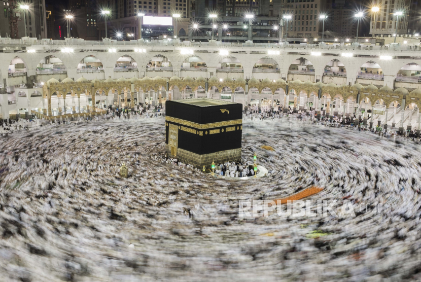 Masjidil Haram. Kuota Dibatasi, Muslim Inggris Ragu Bisa Berhaji