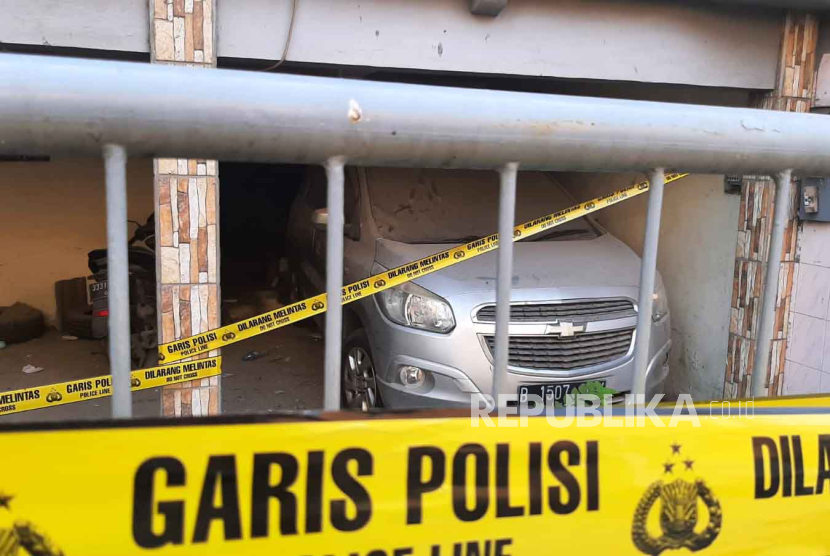 Rumah tempat penemuan jasad ayah dan anak yang membusuk di Jalan Balai Rakyat V, RT 006 RW 003, Kelurahan Tugu Selatan, Kecamatan Koja, Jakarta Utara, Senin (30/10/2023). 