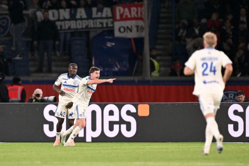 Drama enam gol, Paris Saint-Germain ditahan imbang Strasbourg 3-3.