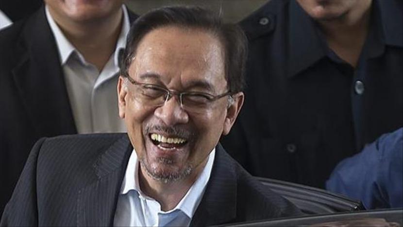 Pemimpin Oposisi Malaysia Anwar Ibrahim mendesak Perdana Menteri Muhyiddin Yassin untuk mengundurkan diri menyusul pernyataan yang dikeluarkan oleh Istana Raja Malaysia tentang masalah Proklamasi Darurat.